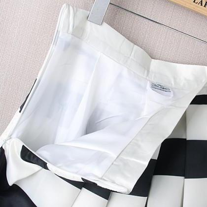 Stylish Black And White Stripe Midi Skirt