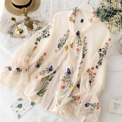 French Style Retro Floral Embroidery Blouse