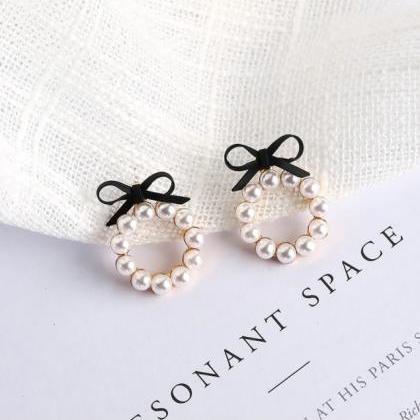 Classy Bow And Pearls Earrings