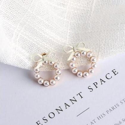 Classy Bow And Pearls Earrings