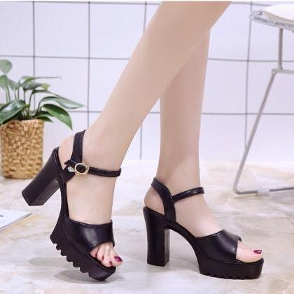 Peep Toe High Heels Sandals In Black And White