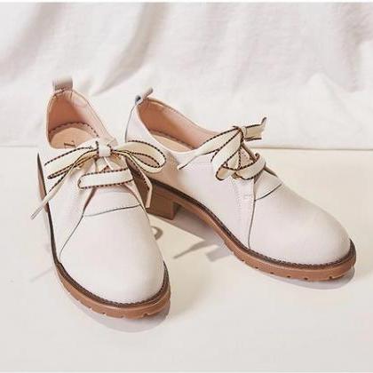 Stylish Lace Up Oxford Shoes In White And Black