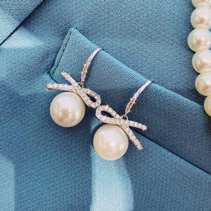 Lady Elegant Pearl Earrings