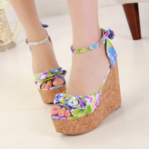 Gorgeous Floral Wedge Fashion Sandals In 2 Colors