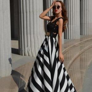 Elegant Black And White Long Dress With Lace..