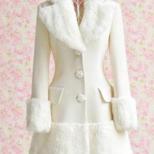 Fitted Long Sleeve White Coat With Faux Fur..