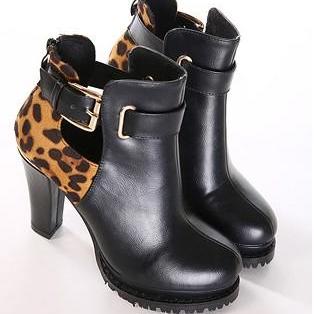 Pure Black Chunky Heel Boots With Leopard Print..