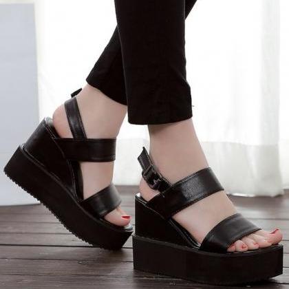 Cute And Comfortable Peep Toe Sandals In Black on Luulla