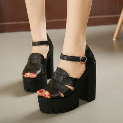 Chunky Heel Platform Sandals In Black And White