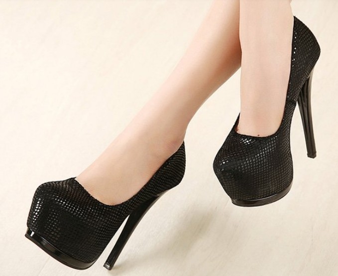 heel platform pumps