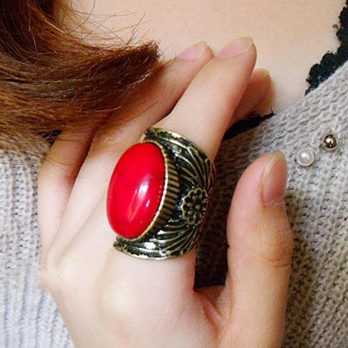 * * Vintage Red Ornate Ring