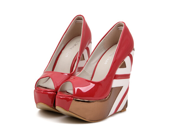 Peep-toe Union Jack Wedge Pumps Made From Glossy Patent
