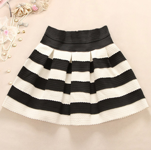 short black and white skirt