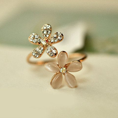 Stylish Diamante Flower Ring