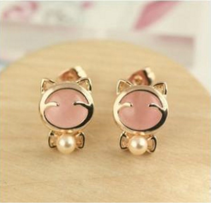 Kitty Cat And Pearl Earrings