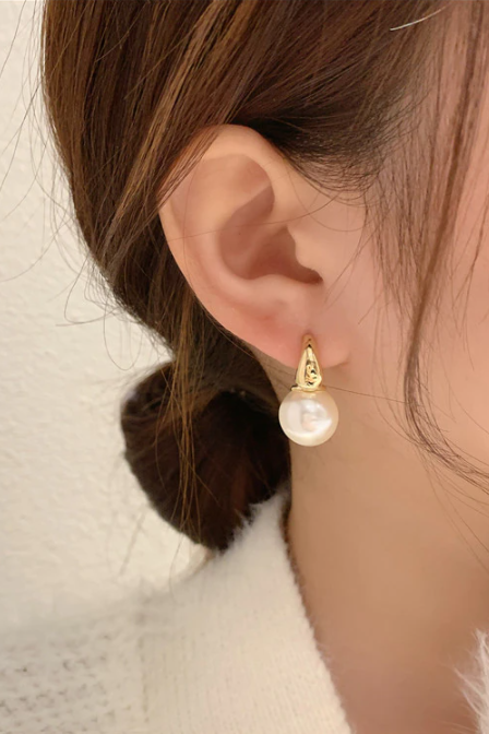Gold Pearl Drop Earring