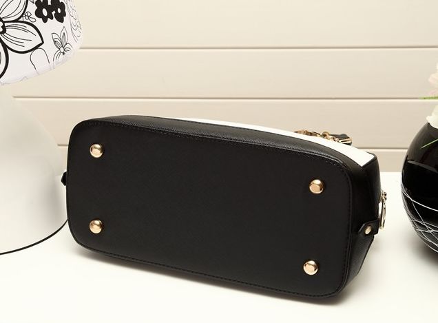 Beautiful Black And White Hand Bag on Luulla