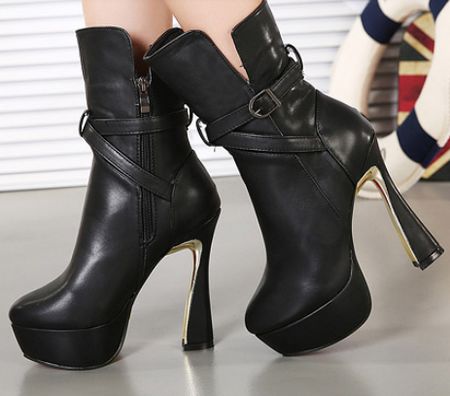 Cross Strap Chunky Heel Winter Boots In 2 Colors on Luulla